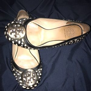 Tory Burch size 8 black and white flats